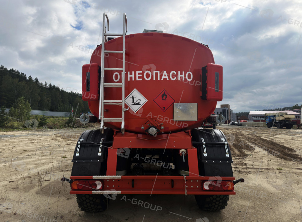 Полуприцеп-цистерна для перевозки светлых нефтепродуктов