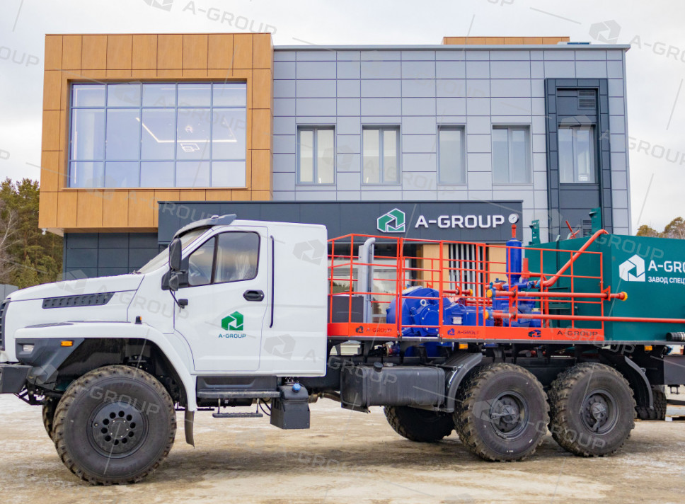 Цементировочный агрегат ЦА-320 на шасси Урал 4320-72 (спальное  место)