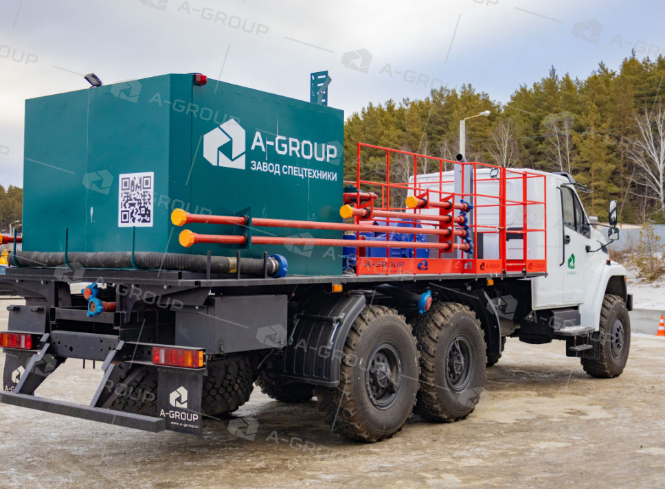 Цементировочный агрегат ЦА-320 на шасси Урал 4320-72 (спальное  место)