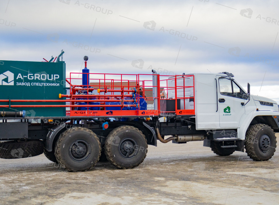 Цементировочный агрегат ЦА-320 на шасси Урал 4320-72 (спальное  место)