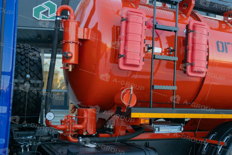 АКН-10 на шасси УРАЛ NEXT 4320-72 (КО-505, доп горловина, тех люк, подогрев слива)