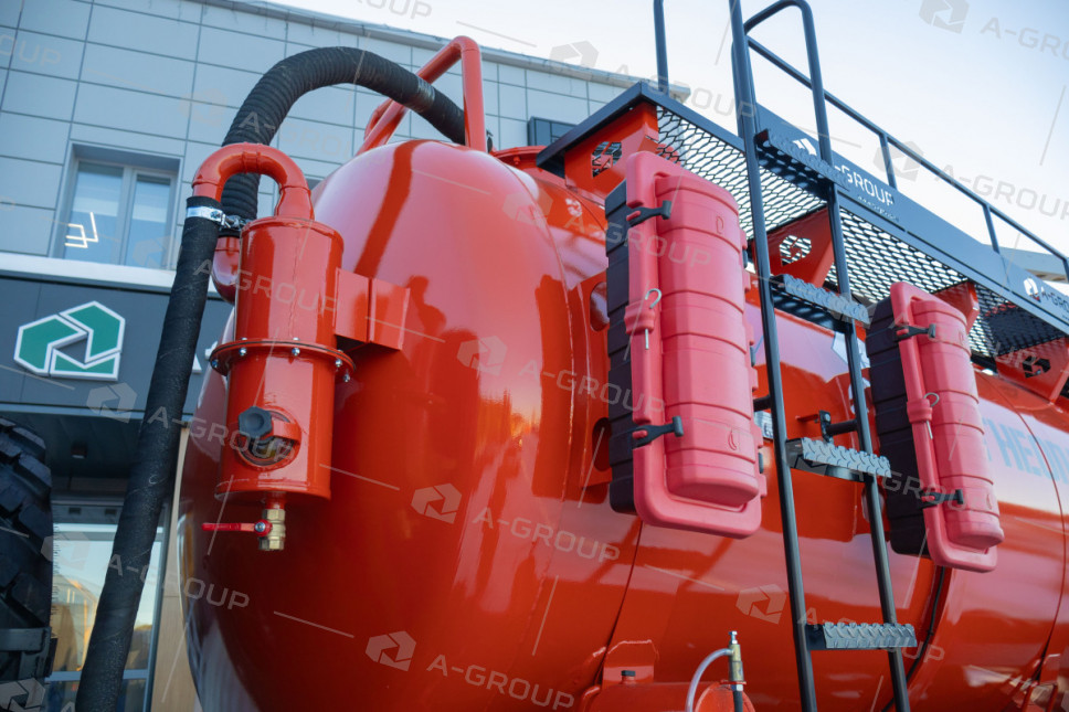 АКН-10 на шасси УРАЛ NEXT 4320-72 (КО-505, доп горловина, тех люк, подогрев слива)