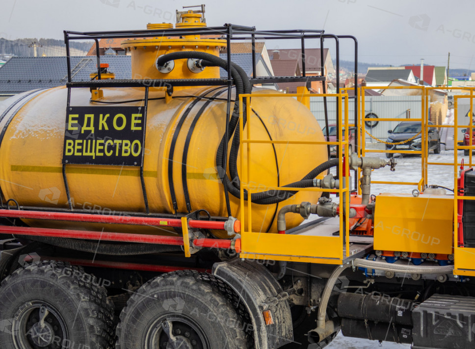 СИН-32 на шасси Урал 4320-80 (стеклопластик)