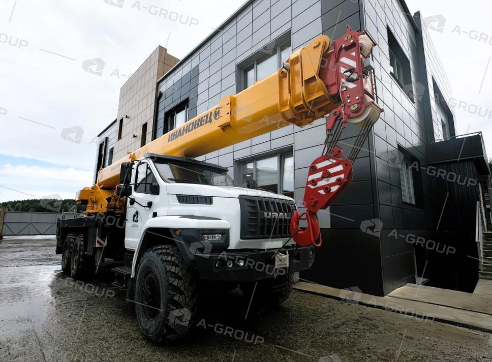 Автокран ИВАНОВЕЦ КС-45717-2Р на шасси УРАЛ 4320-72
