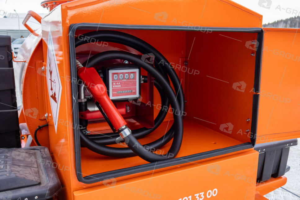 Прицеп-цистерна для перевозки и раздачи дизельного топлива (950 л)