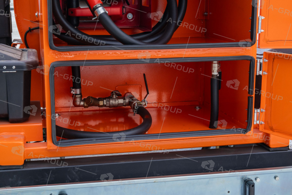 Прицеп-цистерна для перевозки и раздачи дизельного топлива (950 л)