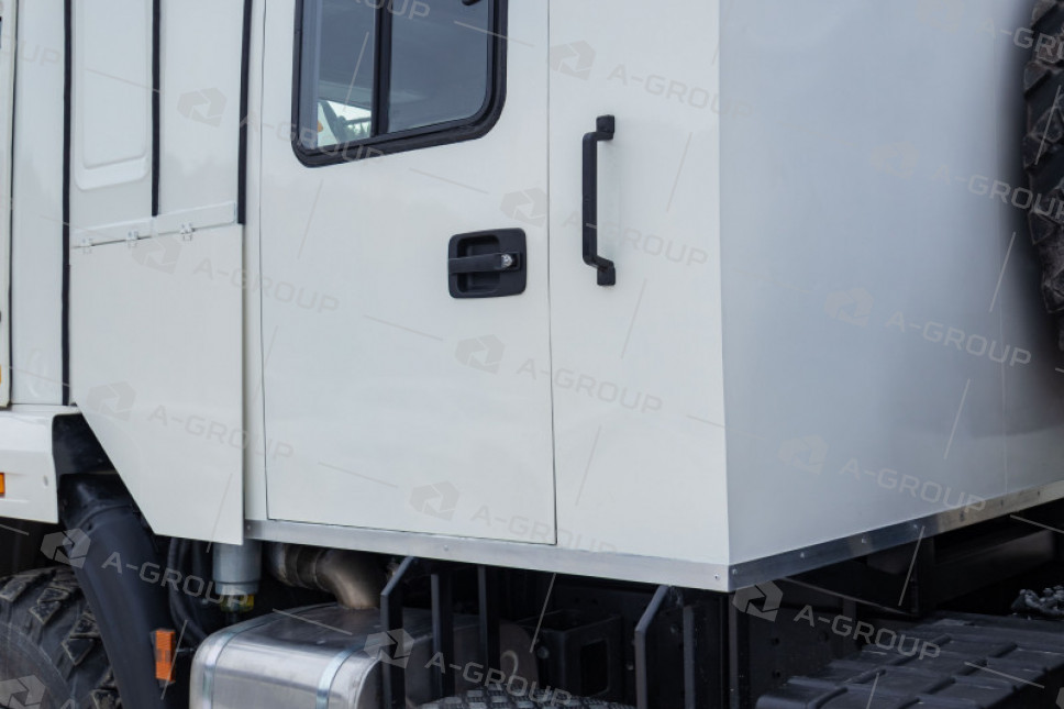 Бортовой автомобиль Камаз 43118 с двухрядной кабиной