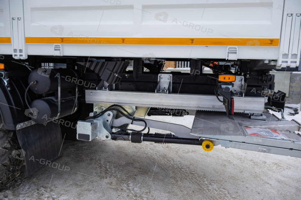 Бортовой автомобиль Камаз 43118 с двухрядной кабиной