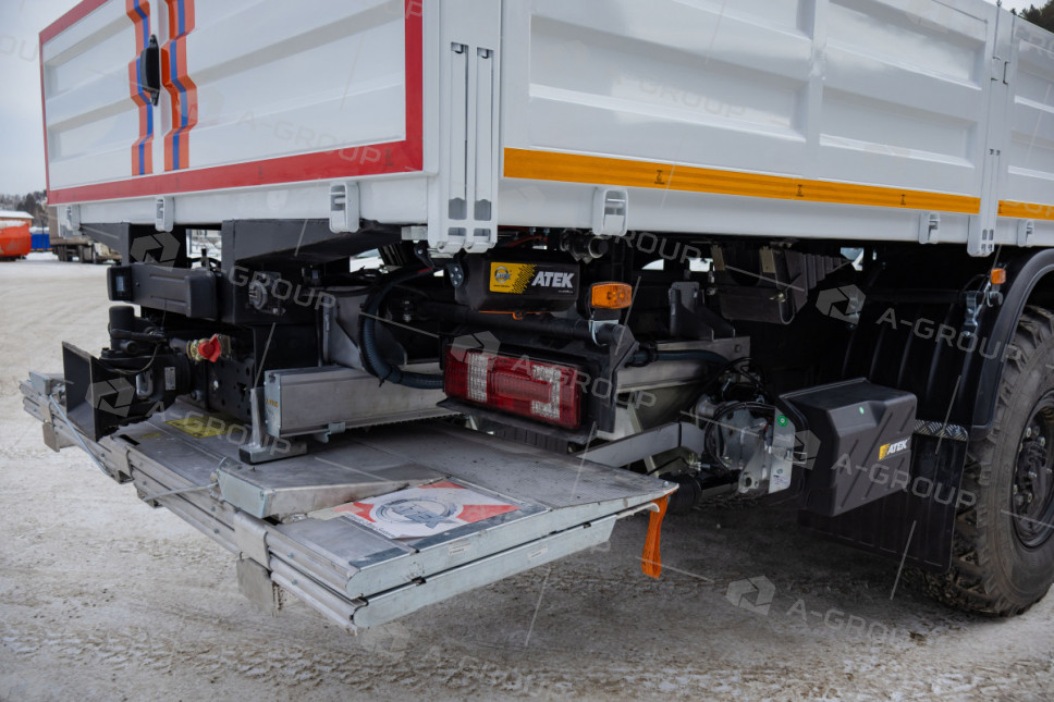 Бортовой автомобиль Камаз 43118 с двухрядной кабиной