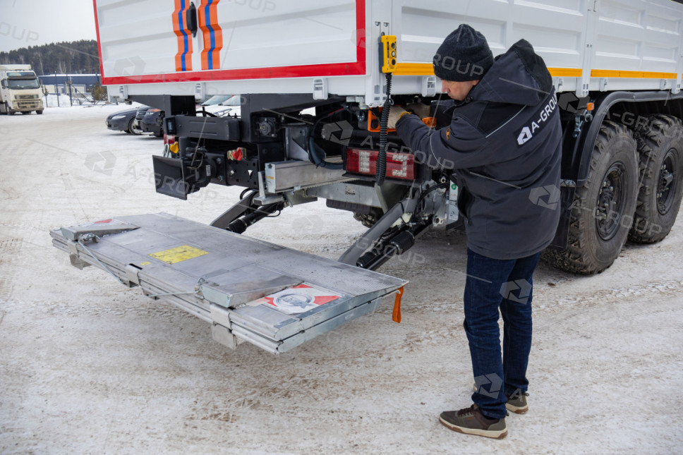 Бортовой автомобиль Камаз 43118 с двухрядной кабиной