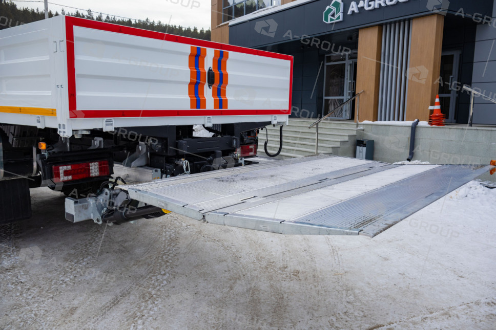 Бортовой автомобиль Камаз 43118 с двухрядной кабиной