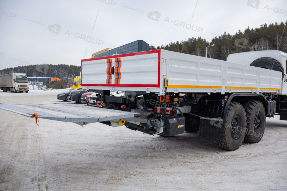 Бортовой автомобиль Камаз 43118 с двухрядной кабиной