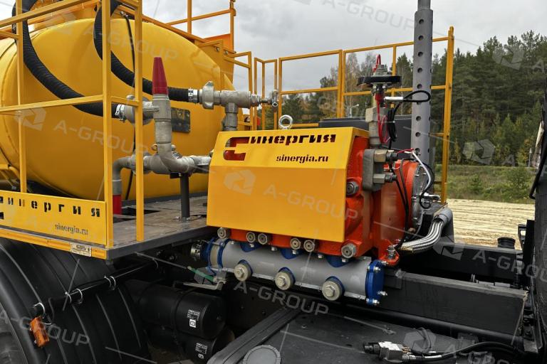 Агрегат для кислотной обработки скважин на шасси Урал 4320-72