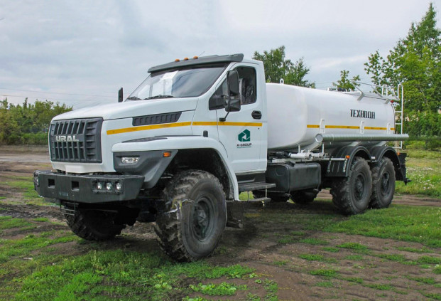 Автоцистерна техвода АЦВ-10 на шасси УРАЛ 4320-74