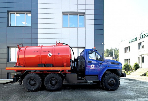 Автоцистерна вакуумная АКН-10 на шасси УРАЛ 5557-72