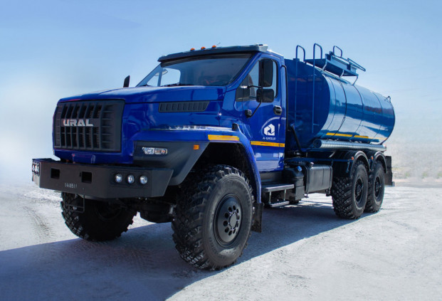 Автоцистерна техвода термос АЦВТ-10 на шасси УРАЛ 4320-72