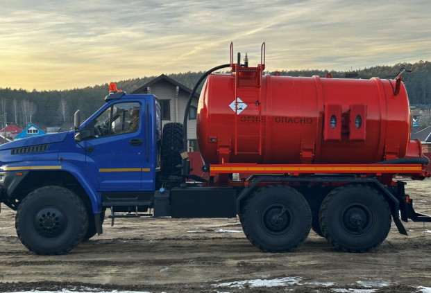 Автоцистерна вакуумная АКН-10 на шасси УРАЛ 55571-72