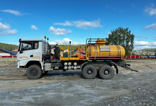 СИН-32 (стеклопластик) на шасси SHACMAN SX32586V385