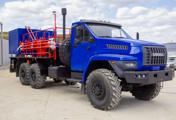 Цементировочный агрегат ЦА на шасси Урал 4320-72 (плунжерный насос)