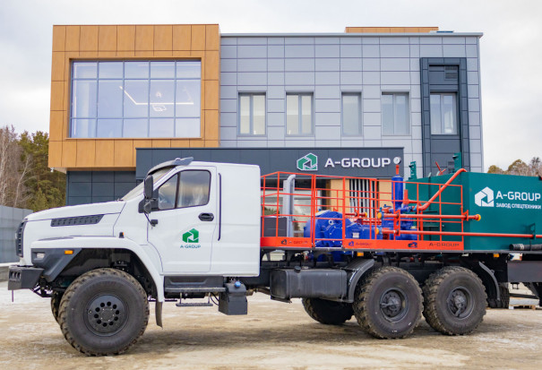 Цементировочный агрегат ЦА-320 на шасси Урал 4320-72 (спальное  место)